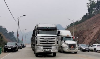 Hàng ngàn xe hàng hoá đã thông quan qua Trung Quốc