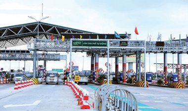 Dịch Covid-19: Nhân viên thu phí BOT… buồn ngủ vì xe qua trạm quá ít