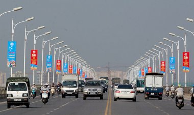 Không còn khái niệm ‘vượt phải’, tài xế có bị xử phạt?