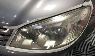 Cách xử lý đèn ô tô bị ố vàng không cần đến gara?