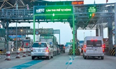 Dán thẻ thu phí tự động không dừng khi đăng kiểm ô tô