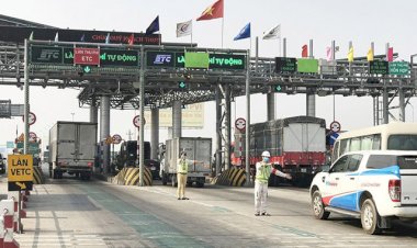 Nhận diện 5 lỗi tài xế ô tô cần tránh khi qua trạm thu phí