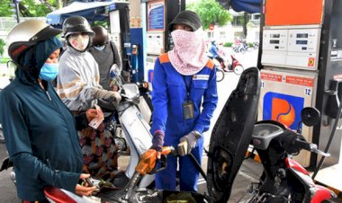 Từ 01/4, thuế bảo vệ môi trường với xăng, dầu giảm tối đa 50%