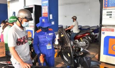 Giá xăng tiếp tục tăng, vượt 31.000 đồng/lít?