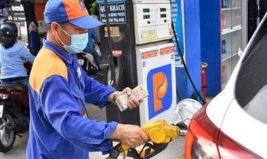 Giá xăng tiếp tục tăng mạnh, RON95-III vượt ngưỡng 31.500 đồng/lít