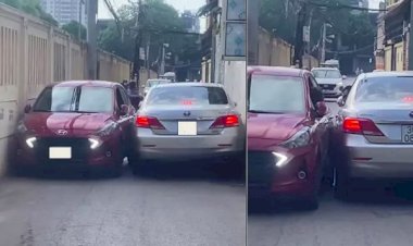 Thầy dạy lái xe chỉ cách thoát khỏi cảnh 'dê đen dê trắng' trên đường hẹp