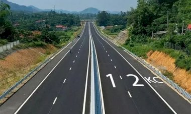 Lái xe trên cao tốc, nên đi ở làn đường nào cho an toàn?