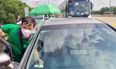 Nhiều lái xe 'tố' tài khoản thu phí không dừng bị VETC trừ tiền 2 lần