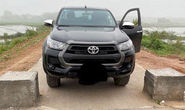 Mẹo của 'tài già' giúp lách ô tô qua khe hẹp dễ dàng