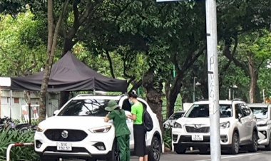 Đề xuất thu phí đỗ xe lòng đường ở TP.HCM bằng thẻ ETC