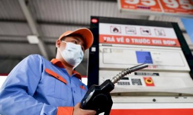 Giá xăng tăng tiếp hơn 400 đồng/lít