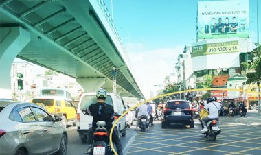 Cẩn thận bị phạt nặng khi lái xe trên vạch mắt võng