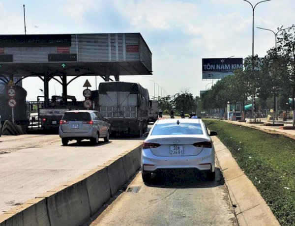 Ôtô chạy vào làn xe máy tránh trạm thu phí có thể bị phạt hơn 10 triệu
