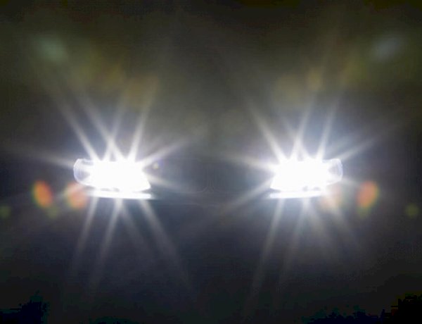 Cách sử dụng đèn pha để xin đường và nhường đường