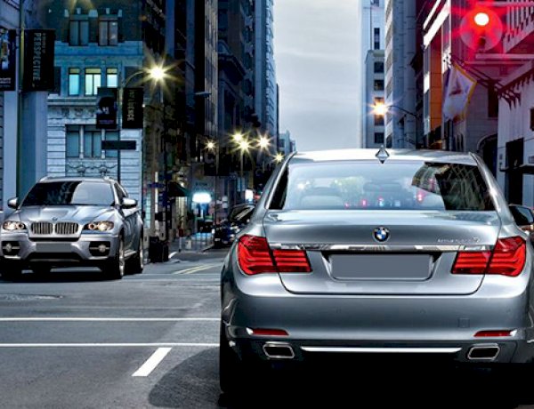 Dành cho lái mới: Ảo giác ô tô đi lùi