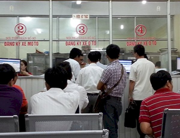 Thí điểm nộp lệ phí trước bạ điện tử ô tô, xe máy tại Hà Nội và TP.HCM
