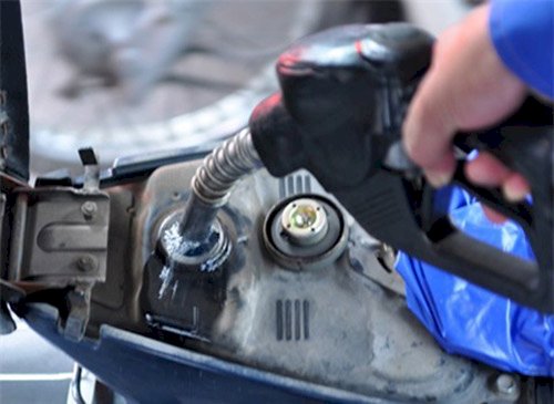 'Đổ xăng đầy bình' sai lầm khiến nhiều người bị mất tiền oan