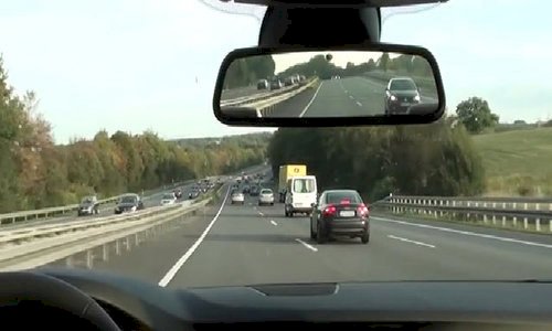 'Nhường đường trên cao tốc là không cần thiết'