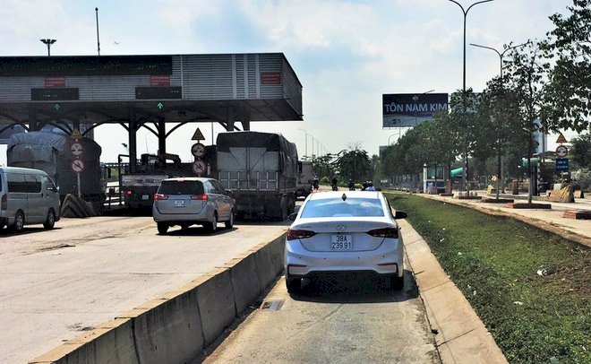 Ôtô chạy vào làn xe máy tránh trạm thu phí có thể bị phạt hơn 10 triệu