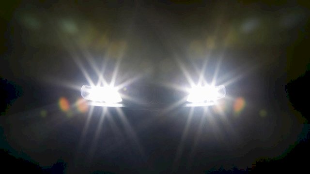 Cách sử dụng đèn pha để xin đường và nhường đường