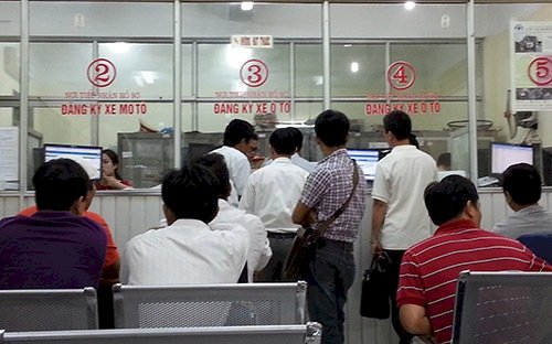 Thí điểm nộp lệ phí trước bạ điện tử ô tô, xe máy tại Hà Nội và TP.HCM