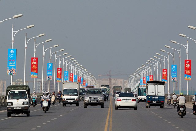 Không còn khái niệm ‘vượt phải’, tài xế có bị xử phạt?