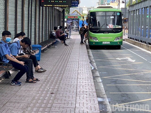 TP.HCM: Tiếp tục tạm ngưng xe buýt, taxi công nghệ được hoạt động từ 23/4