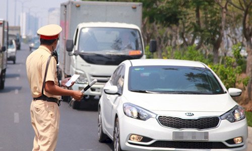 Tài xế bị phạt tối đa 6 triệu khi lái xe thiếu giấy tờ