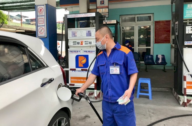 Đưa giá xăng dầu gần thị trường hơn