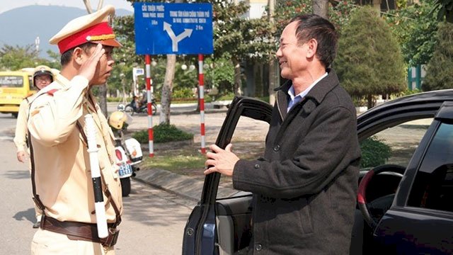 Những quy tắc ứng xử bắt buộc của cảnh sát giao thông khi xử lý vi phạm