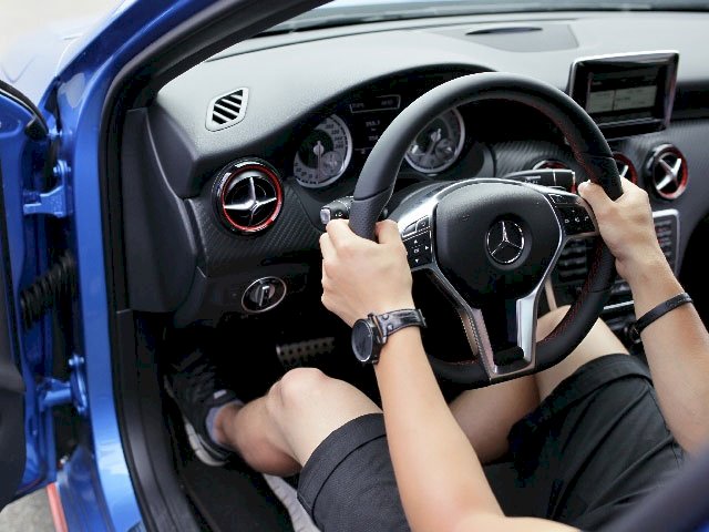 Kỹ thuật quay vô lăng nhanh khi vào cua