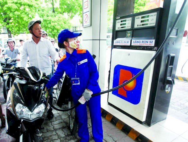 Đề xuất giảm thuế bảo vệ môi trường 1.000 đồng/lít xăng từ 1/8