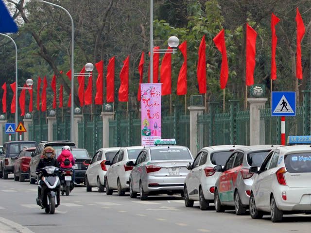 Các mức phạt dừng xe, đỗ xe ô tô sai quy định