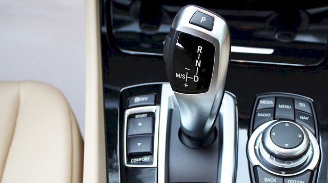 Vì sao không nên chuyển về số N khi xe đang di chuyển