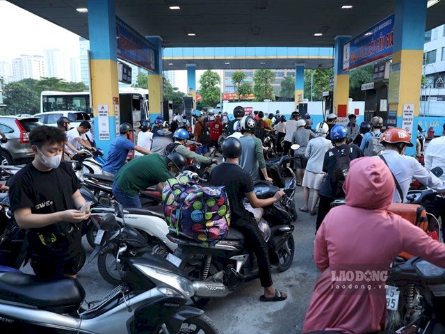 Giá xăng giảm 3.600 đồng mỗi lít