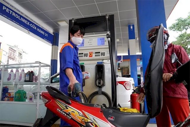 Giá xăng hôm nay 5/9 giảm nhẹ, giá dầu tăng mạnh