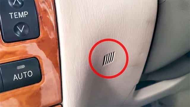 Tác dụng của khe nhỏ trên bảng táp-lô ô tô không phải ai cũng biết