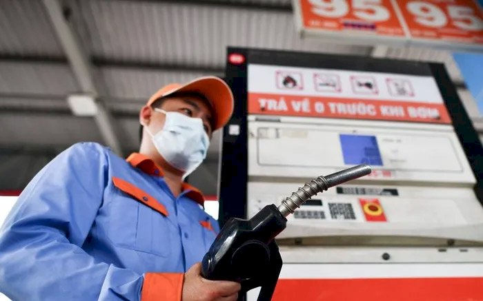 Giá xăng tăng tiếp hơn 400 đồng/lít